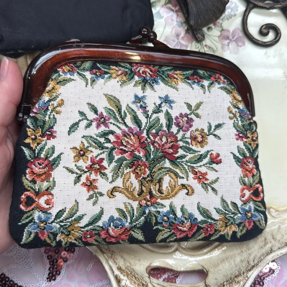VINTAGE SET OF 3 FLORAL VICTORIAN COIN PURSE - Picture 6 of 7